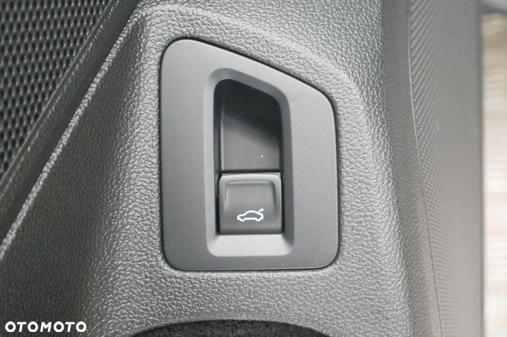 Volkswagen Passat Variant 2.0 TDI SCR Business DSG - 18