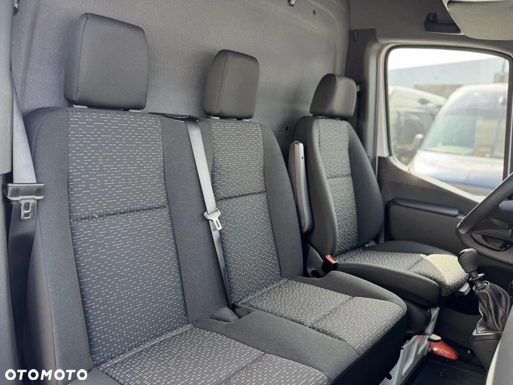Mercedes-Benz Sprinter - 12