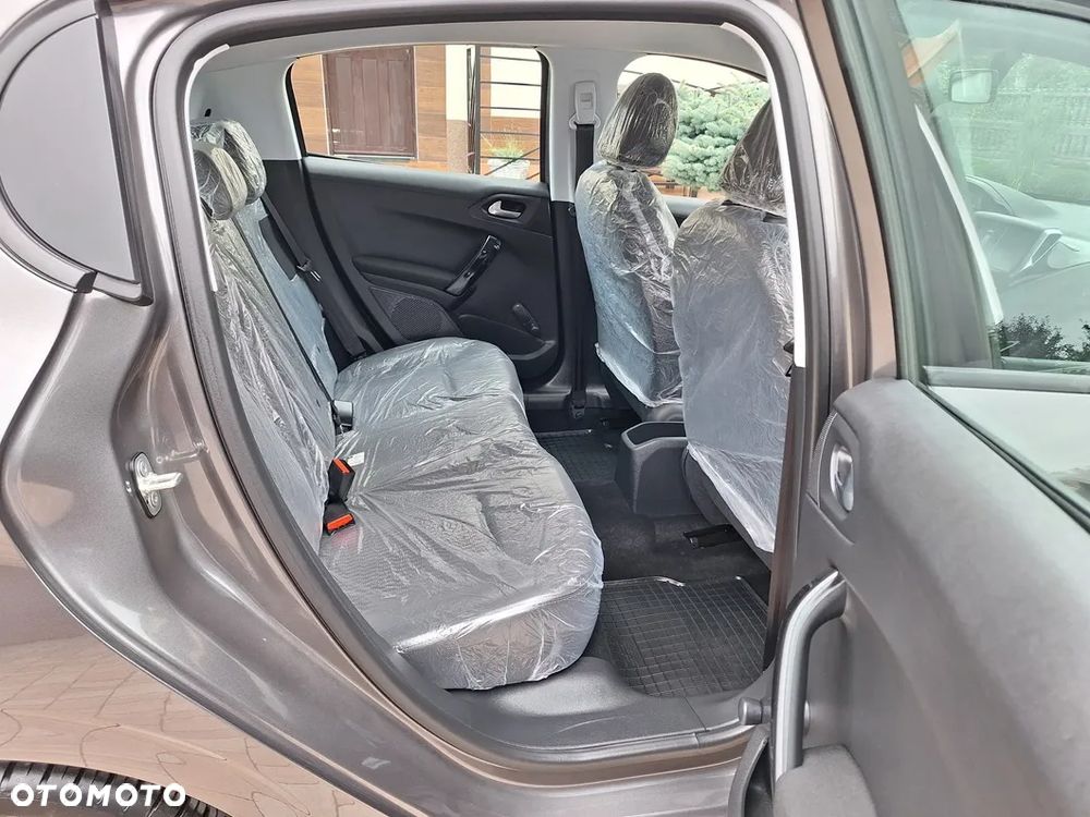 Peugeot 208 1.2 PureTech Allure - 12