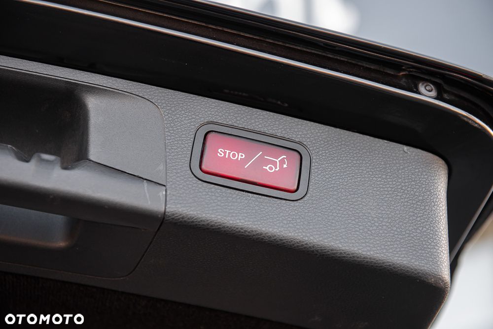 Mercedes-Benz Klasa E 220 d Business Edition 9G-TRONIC - 34