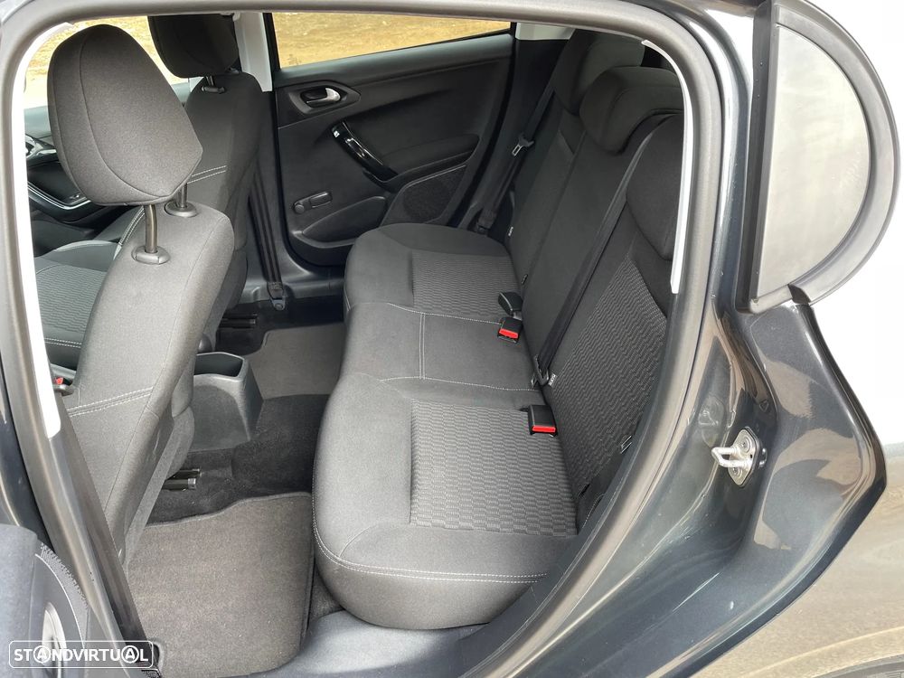 Peugeot 208 1.2 PureTech Active - 11