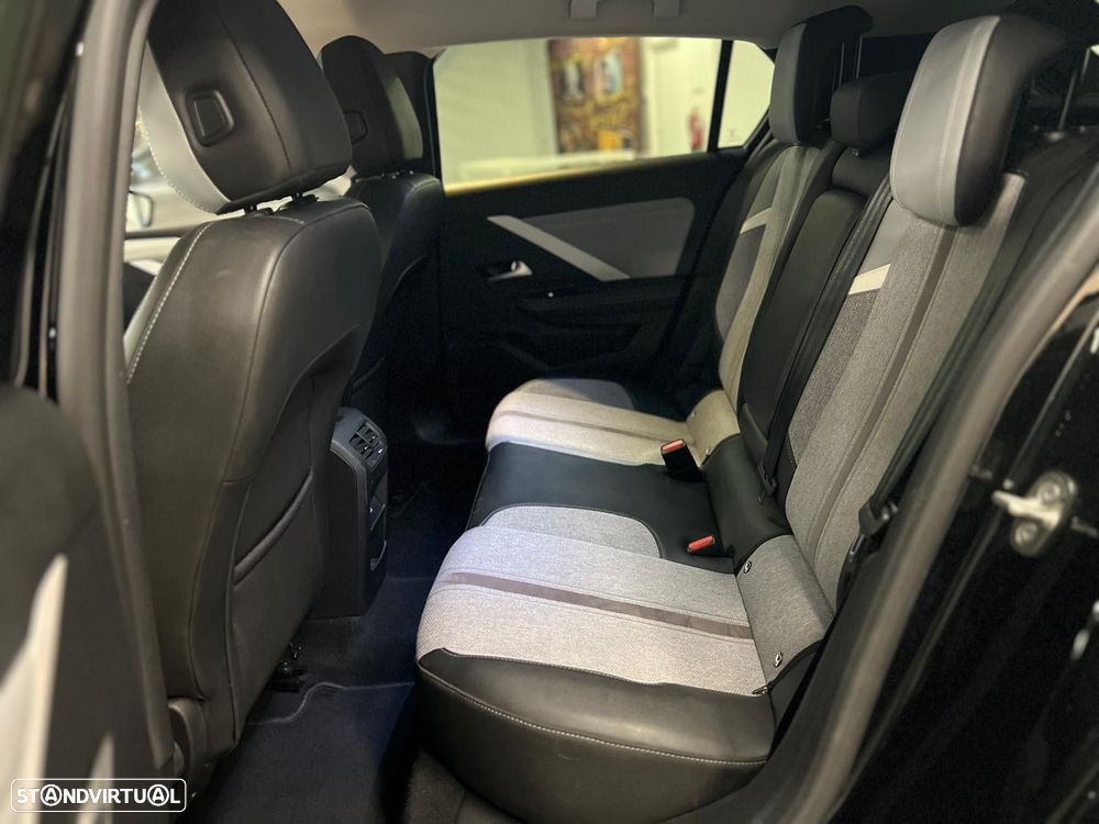 Opel Astra 1.2 T Elegance - 10