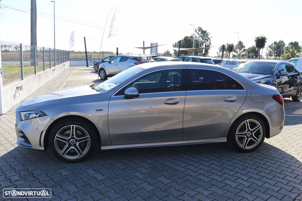 Mercedes-Benz A 250 Limousine e AMG Line - 11