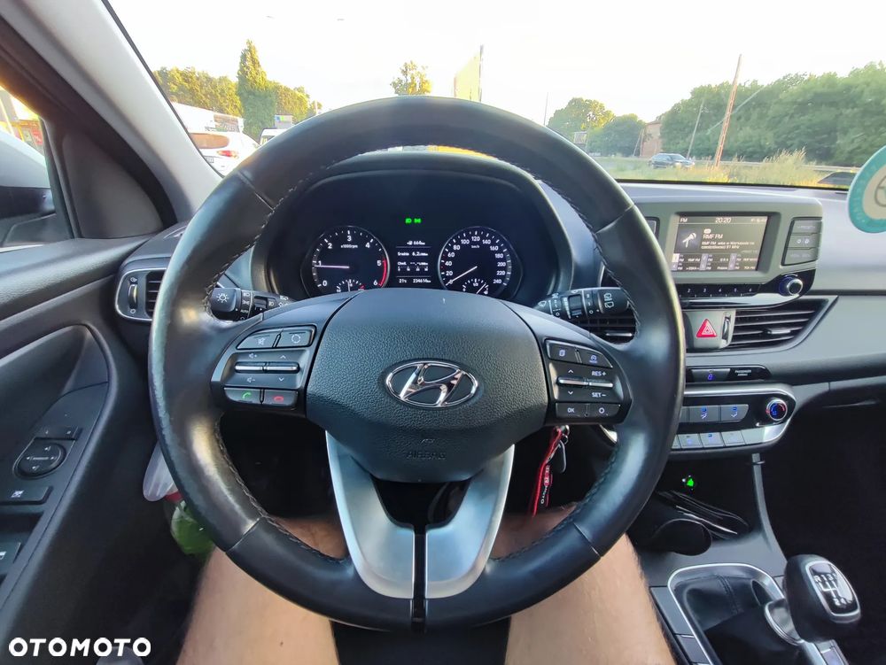 Hyundai i30 1.6 D Classic + - 11