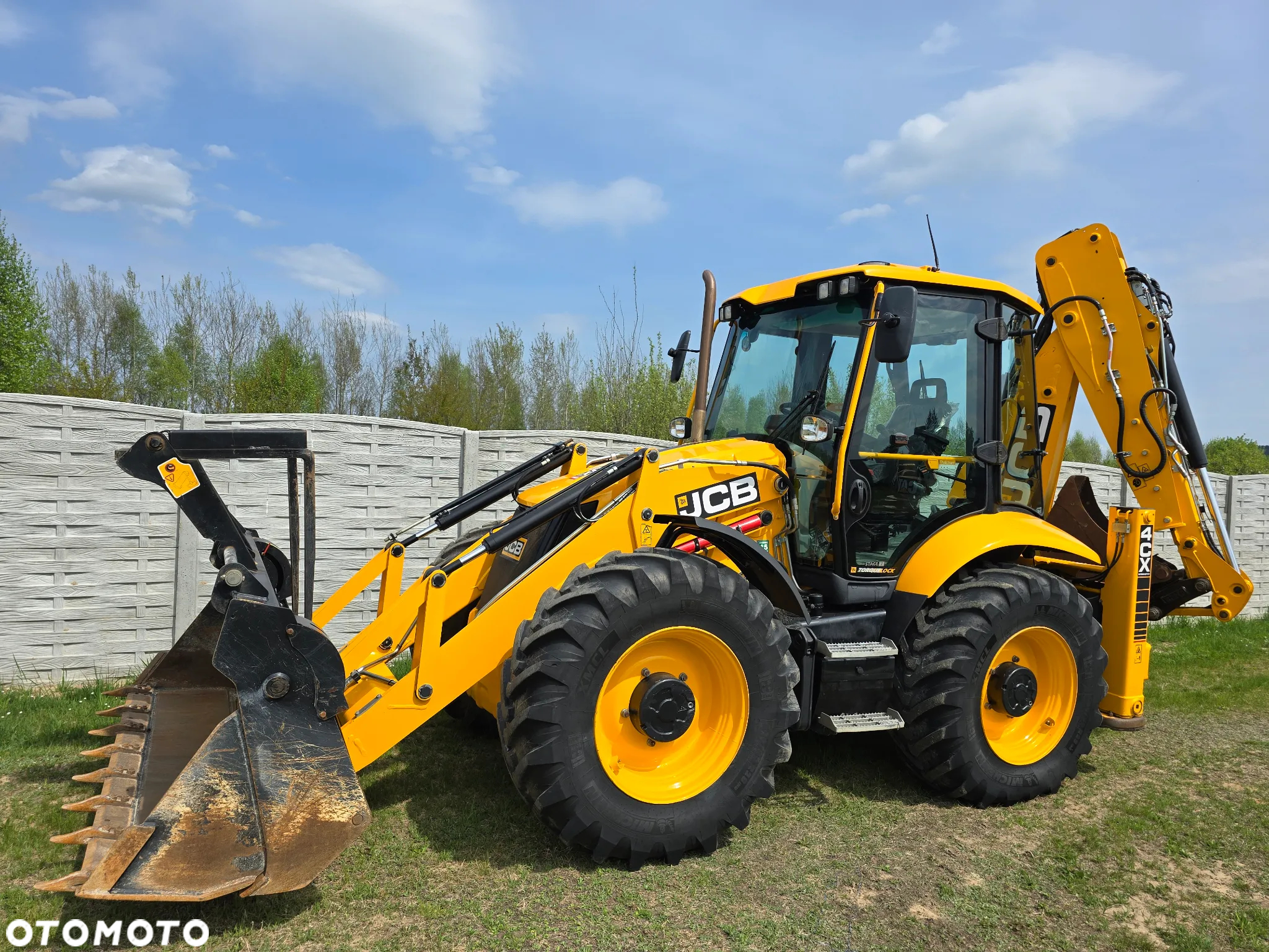 JCB - 24
