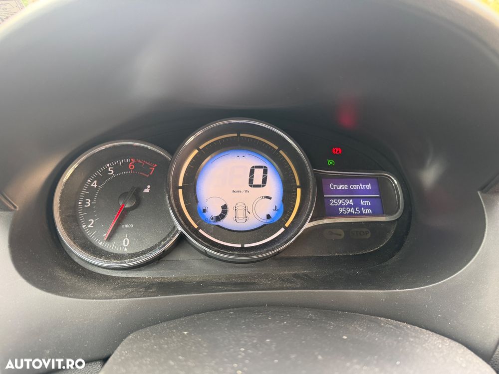 Renault Fluence 1.6 Pro - 11