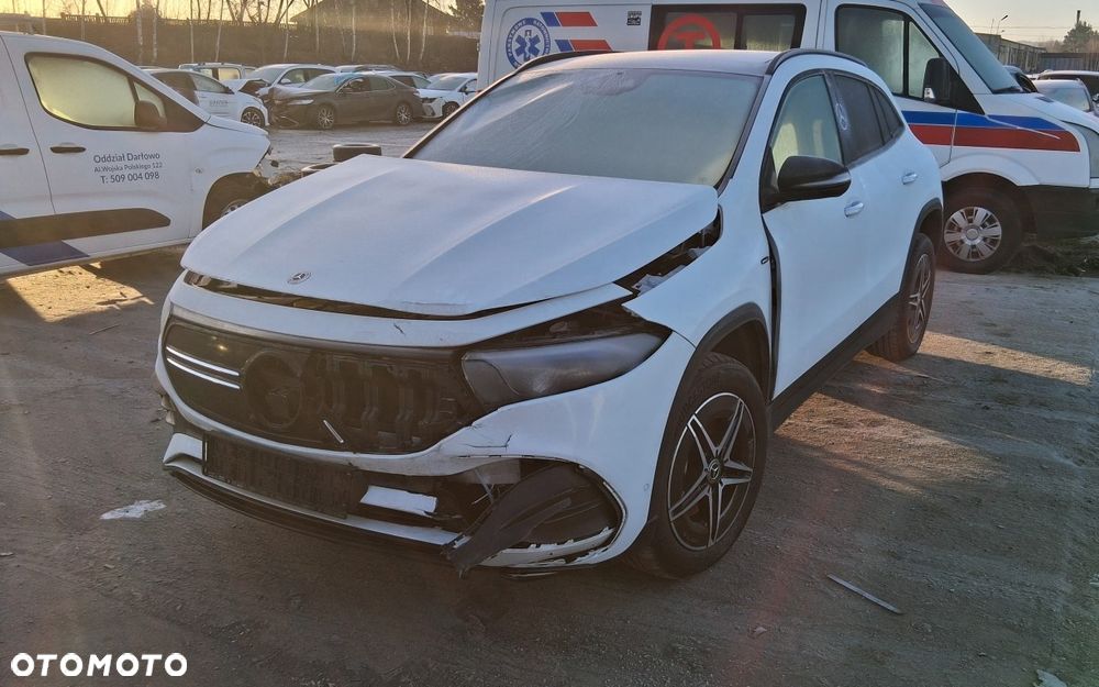 Mercedes-Benz EQA 300 66.5kWh 4-Matic AMG Line - 1