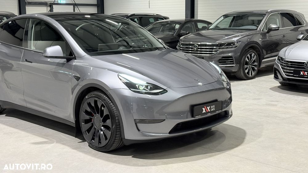 Tesla Model Y Performance Dual Motor AWD - 17