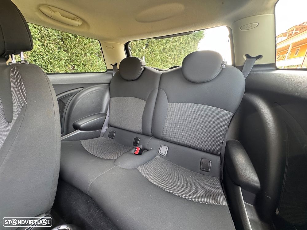 MINI 3 Portas Cooper D - 10