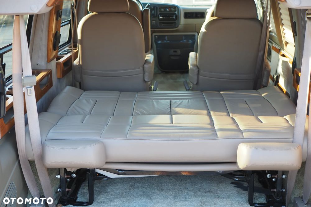 Chevrolet Express - 24
