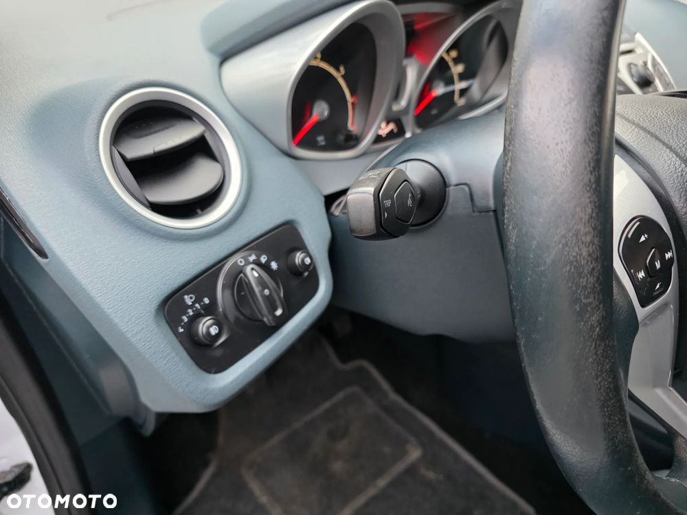 Ford Fiesta - 24