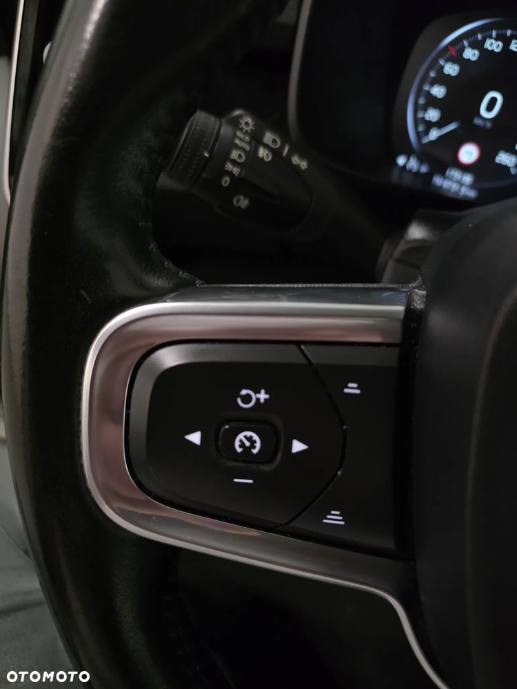 Volvo XC 40 D3 SCR R-Design - 22