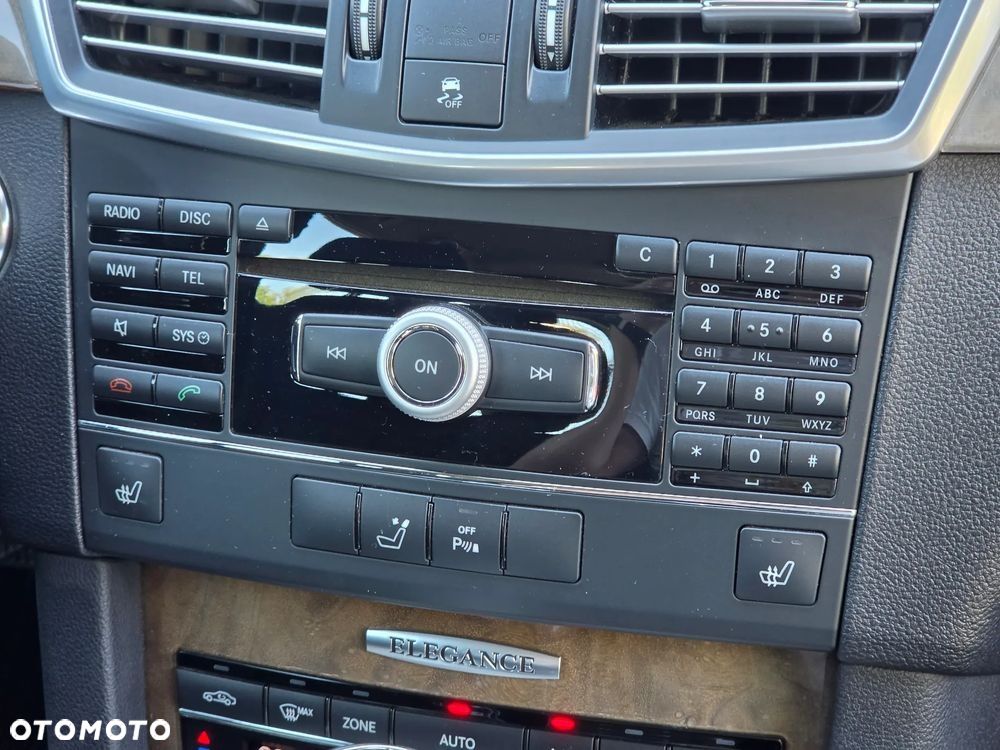 Mercedes-Benz Klasa E 200 CGI BlueEFFICIENCY Automatik Elegance - 27