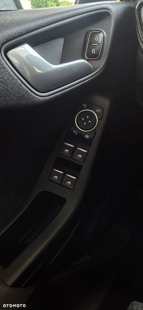 Ford Fiesta 1.0 EcoBoost S&S TITANIUM - 26