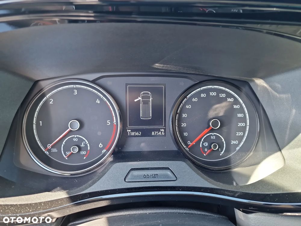 Volkswagen Caravelle - 15
