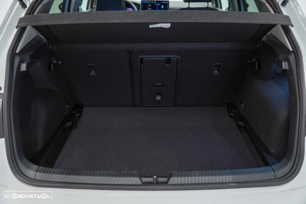 VW Golf 1.5 eTSI Urban DSG - 12