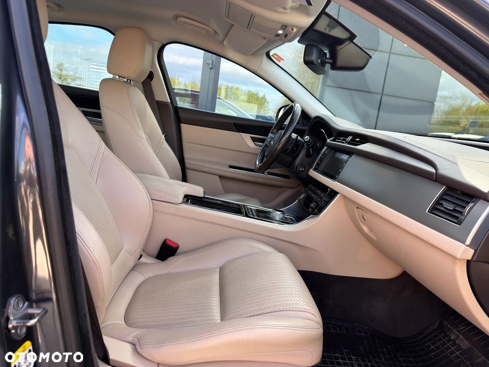 Jaguar XF E-Performance Prestige - 31