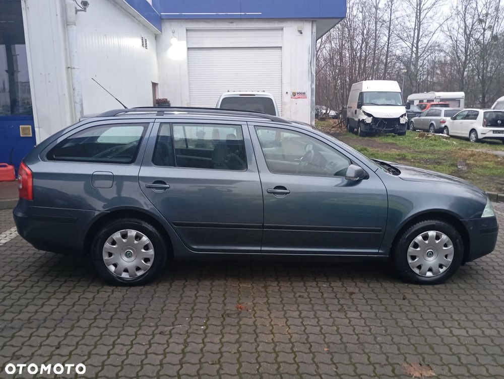 Skoda Octavia 1.6 Combi Ambiente - 17