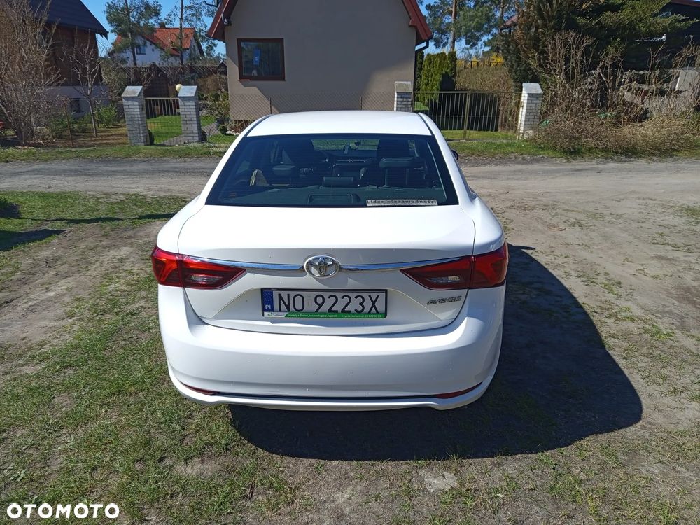 Toyota Avensis 2.0 D-4D Premium - 2