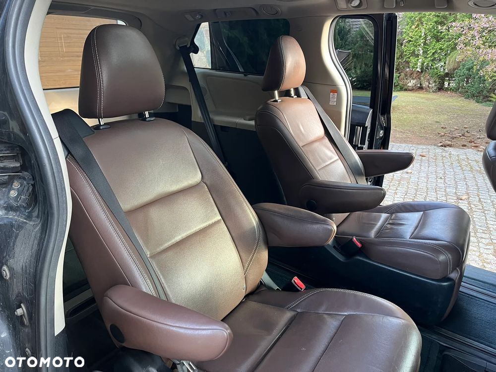 Toyota Sienna - 14