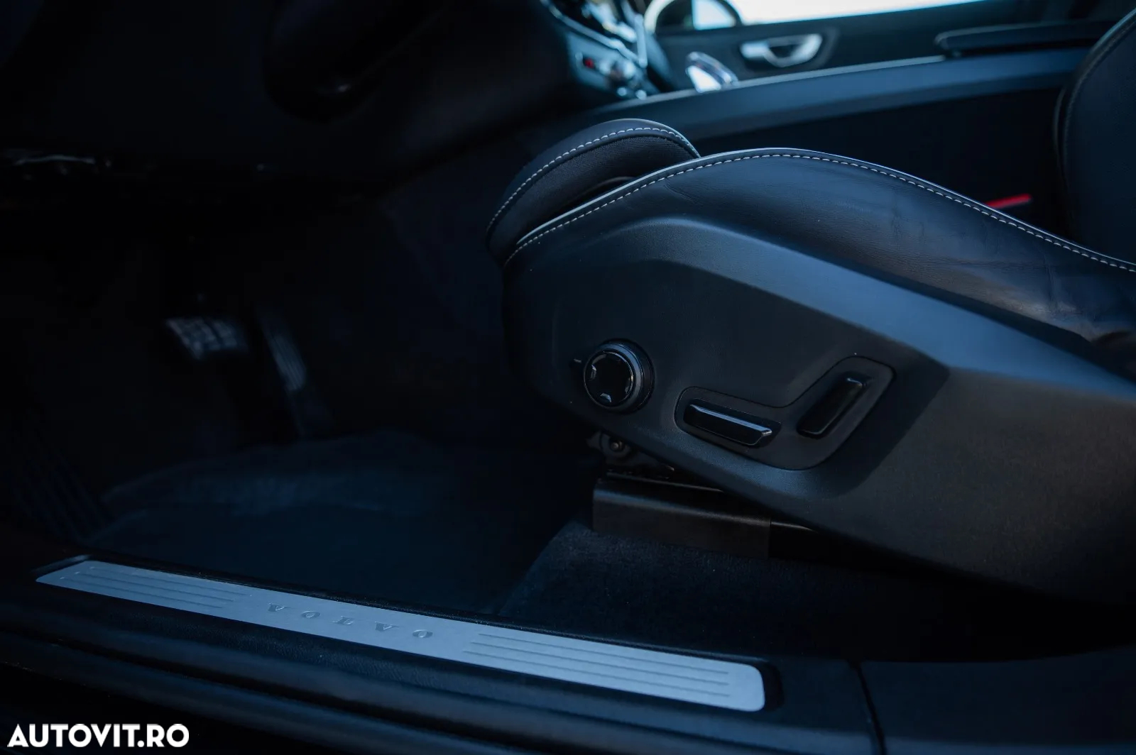 Volvo XC 60 B5 B AWD Plus Black Edition - 18