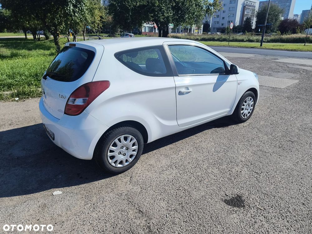 Hyundai I20 2011 photo 2