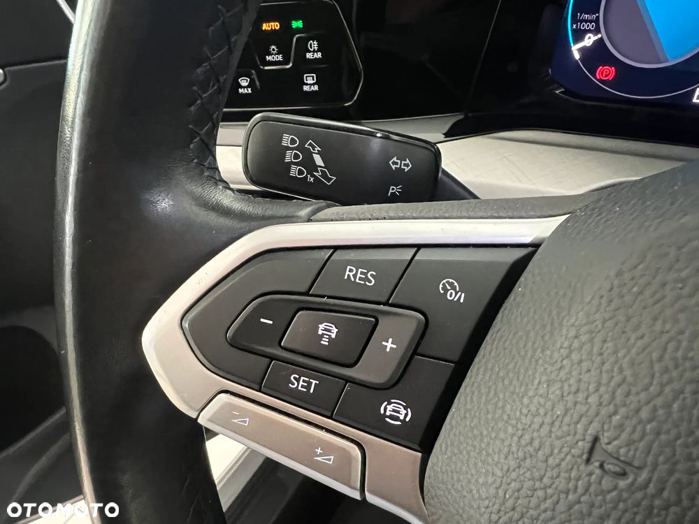 Volkswagen Golf 2.0 TDI Life - 24
