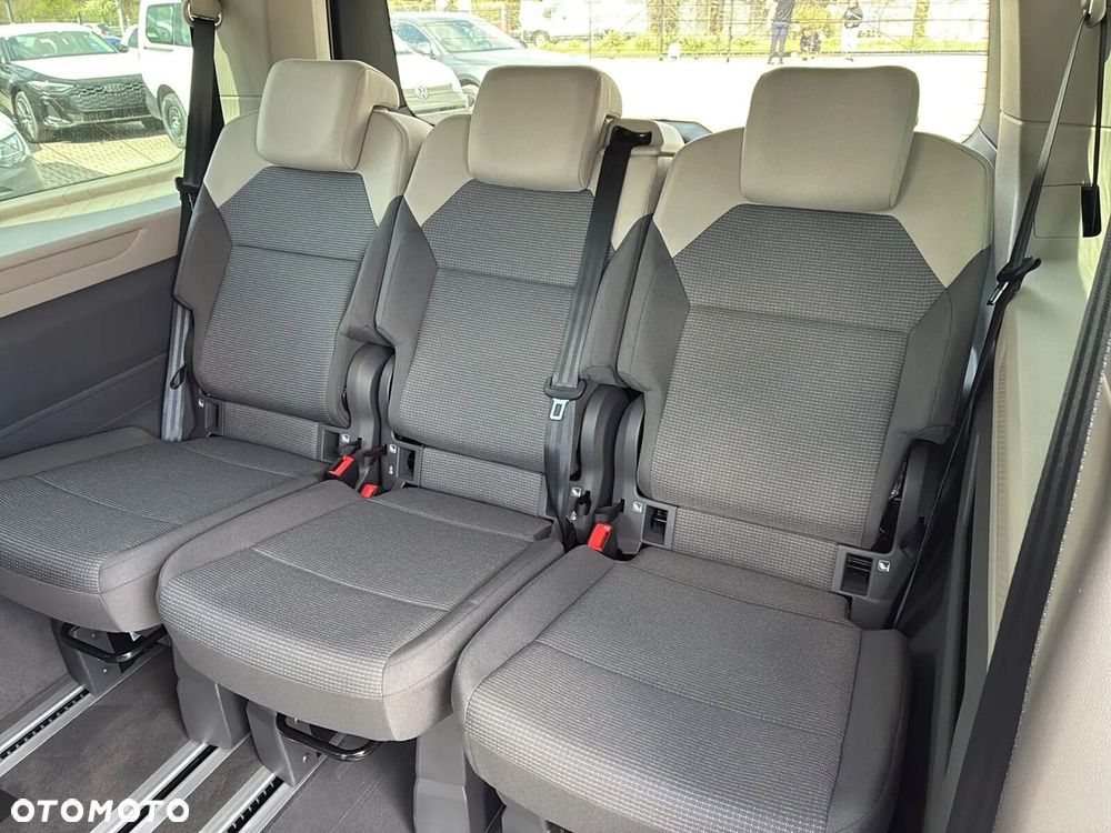 Volkswagen Multivan - 17