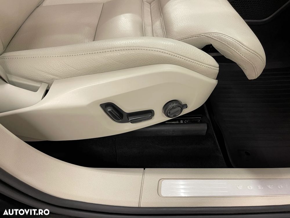 Volvo XC 60 B4 MHEV AWD Inscription - 25