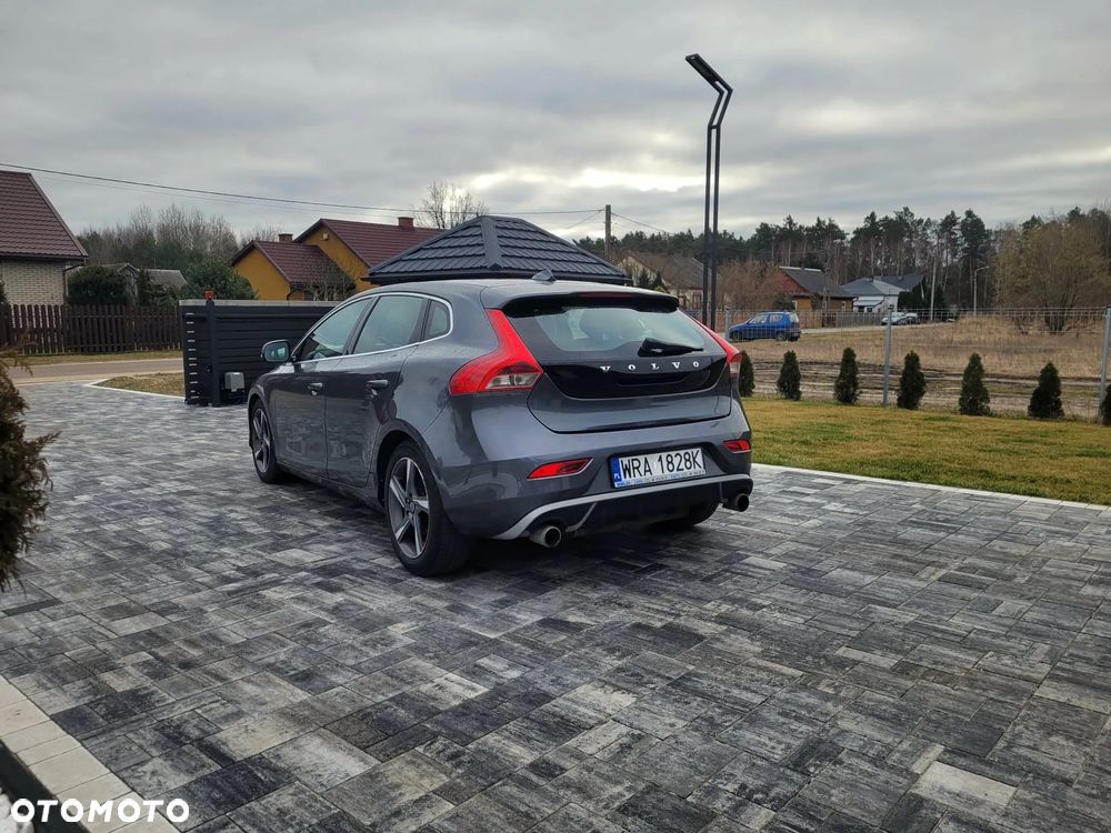 Volvo V40 D2 R Design - 4