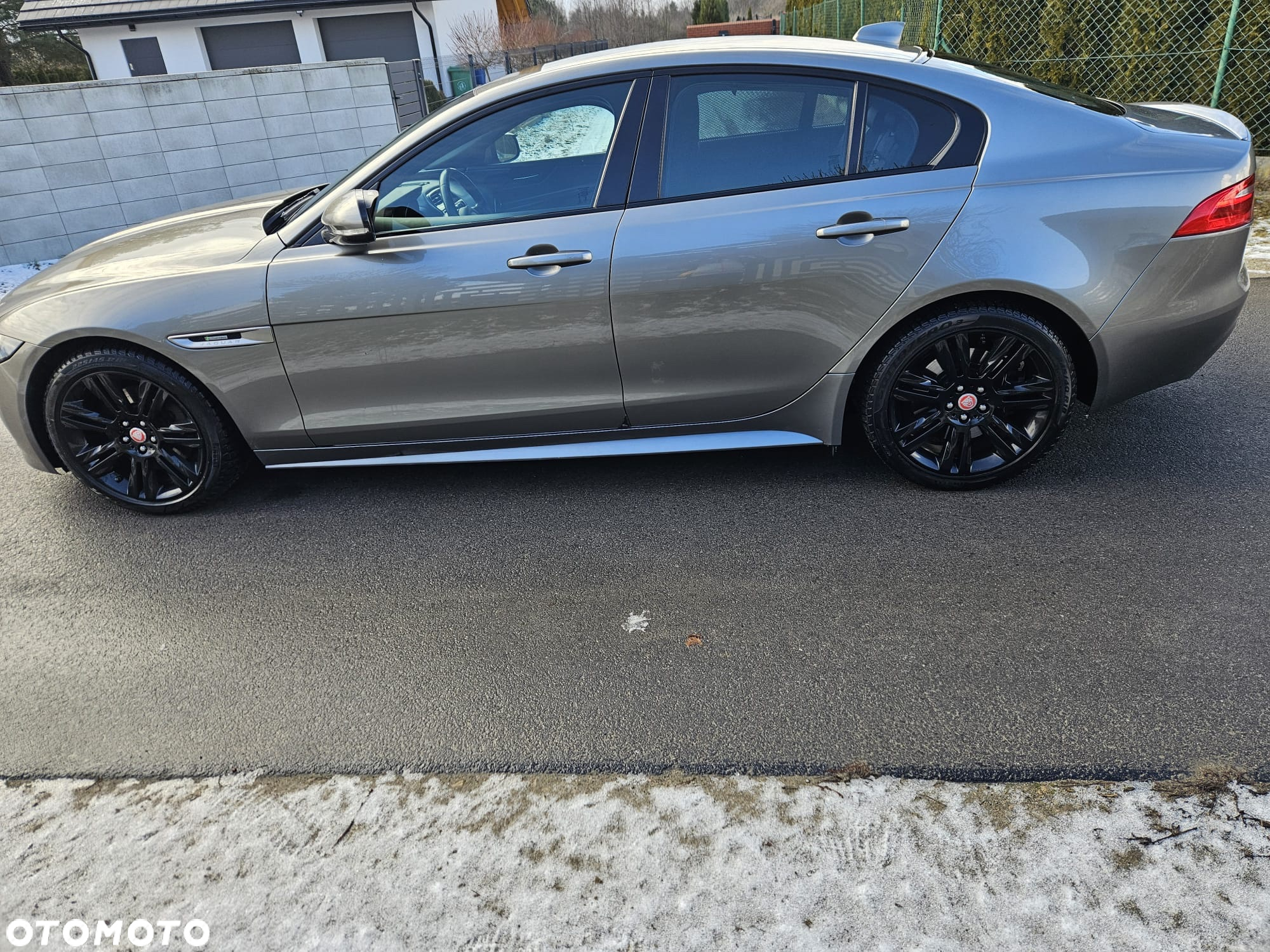 Jaguar XE 2.0 T R-Sport - 7