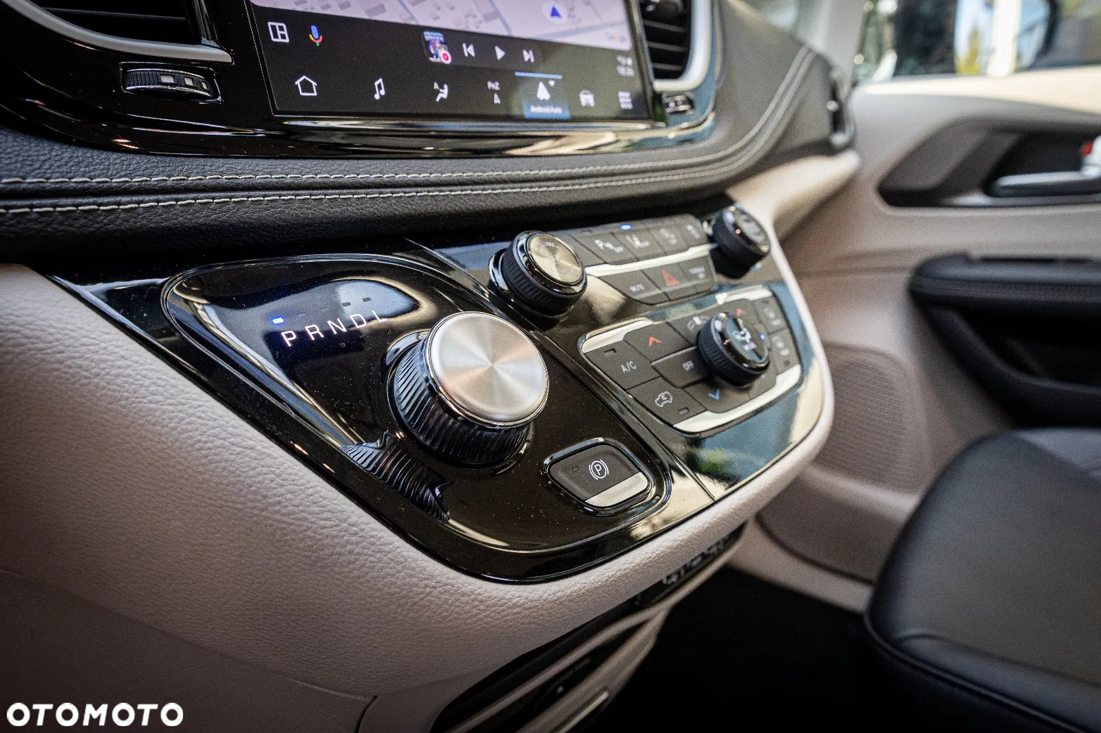 Chrysler Pacifica - 11