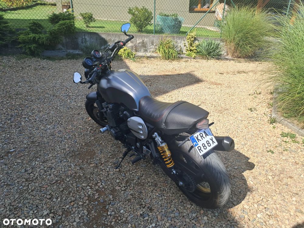 Yamaha XJR - 6
