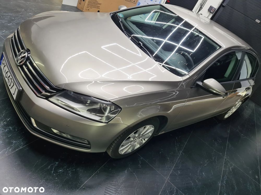 Volkswagen Passat 2.0 TDI Comfortline - 12