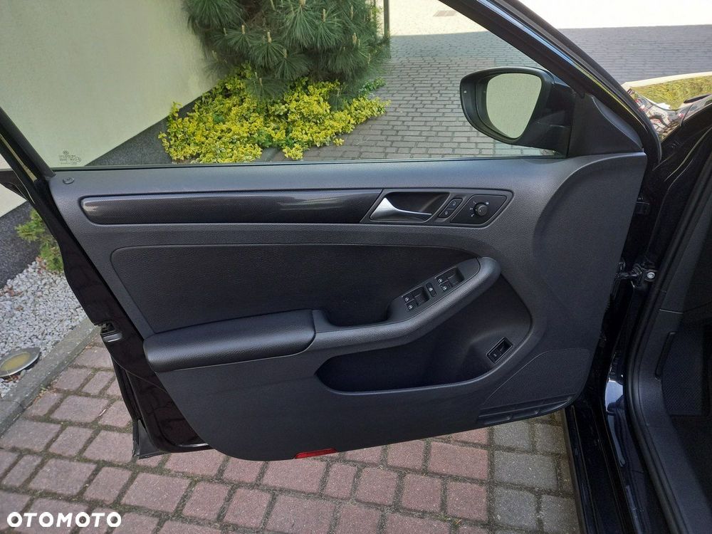 Volkswagen Jetta 1.6 TDI DPF Highline - 27