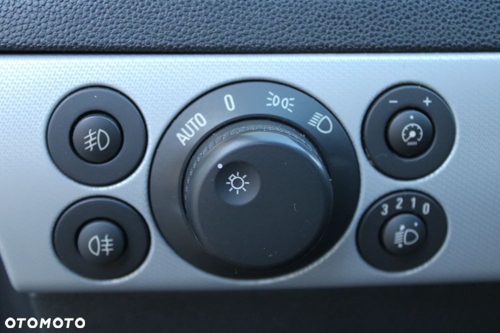 Opel Astra GTC 1.6 Edition Plus - 16