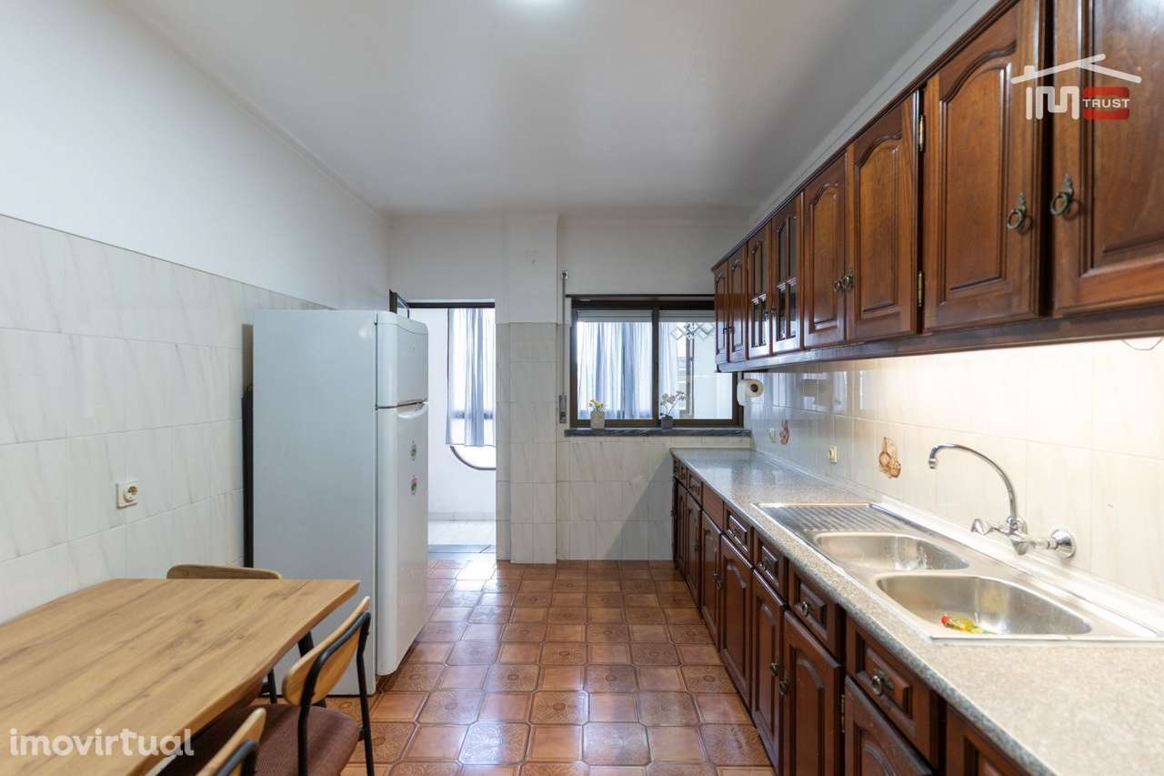 APARTAMENTO T3 MOBILADO COM GARAGEM E ELVADOR ROTUNDA SUL EM FATIMA - Grande imagem: 3/14