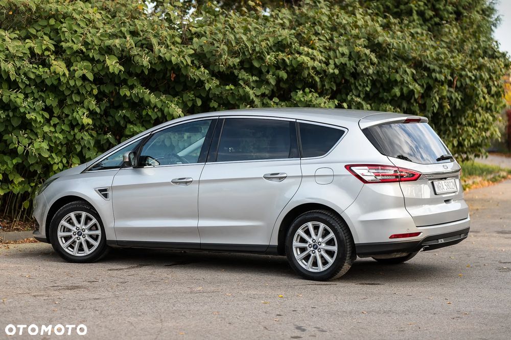 Ford S-Max - 12