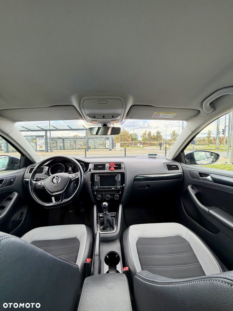 Volkswagen Jetta - 8