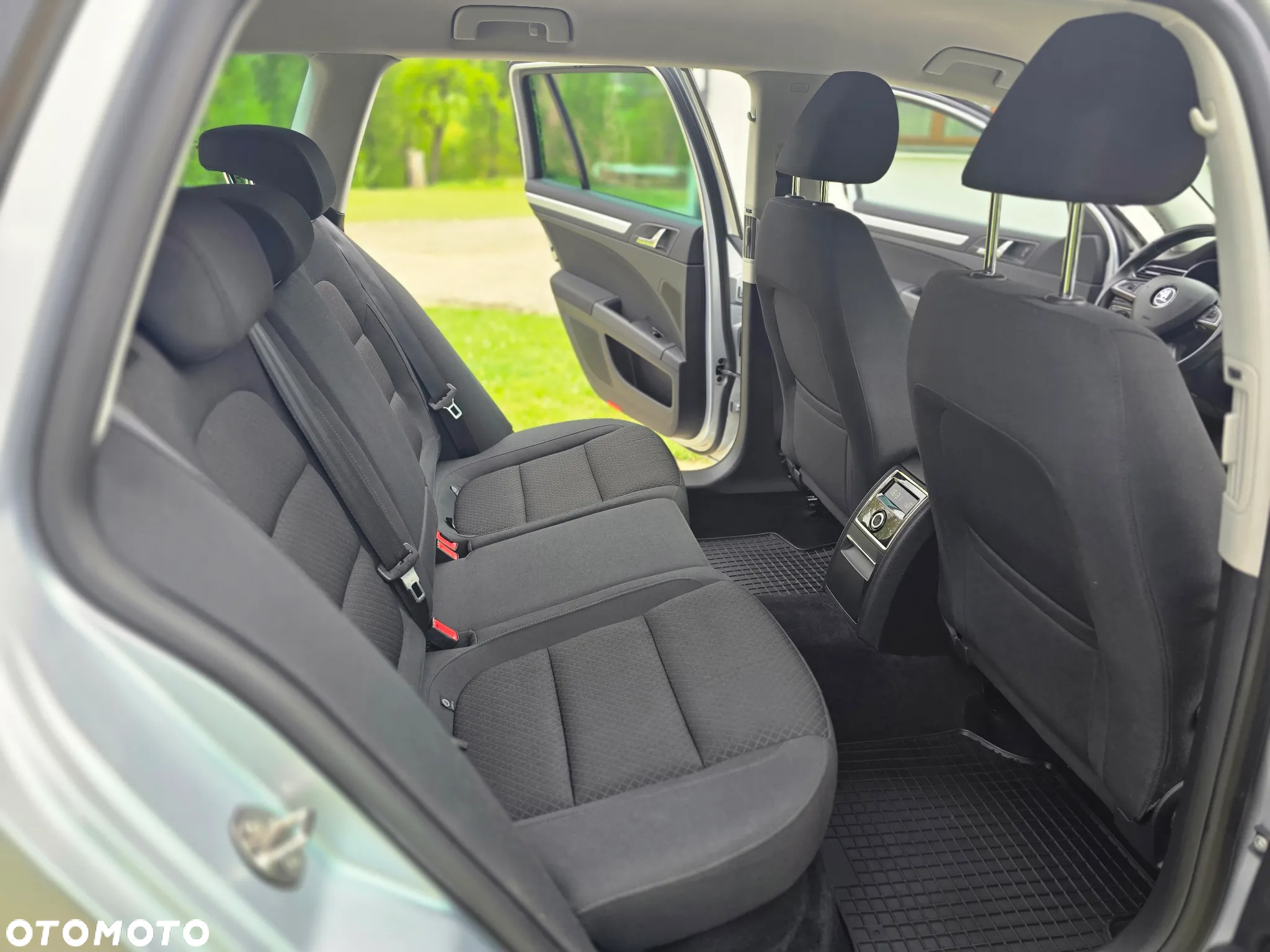 Skoda Superb 2.0 TDI Comfort DSG - 30