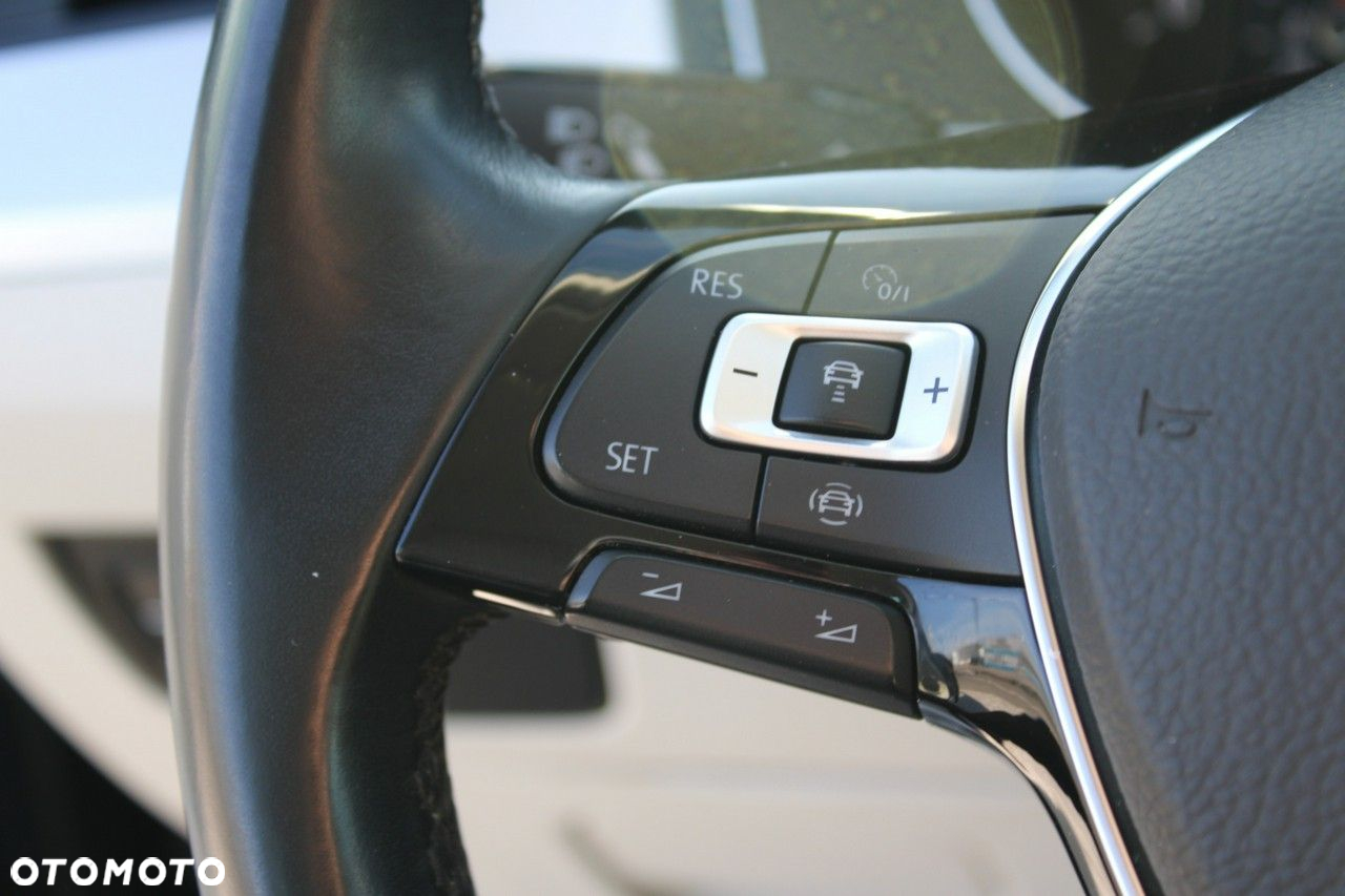 Volkswagen Passat - 19