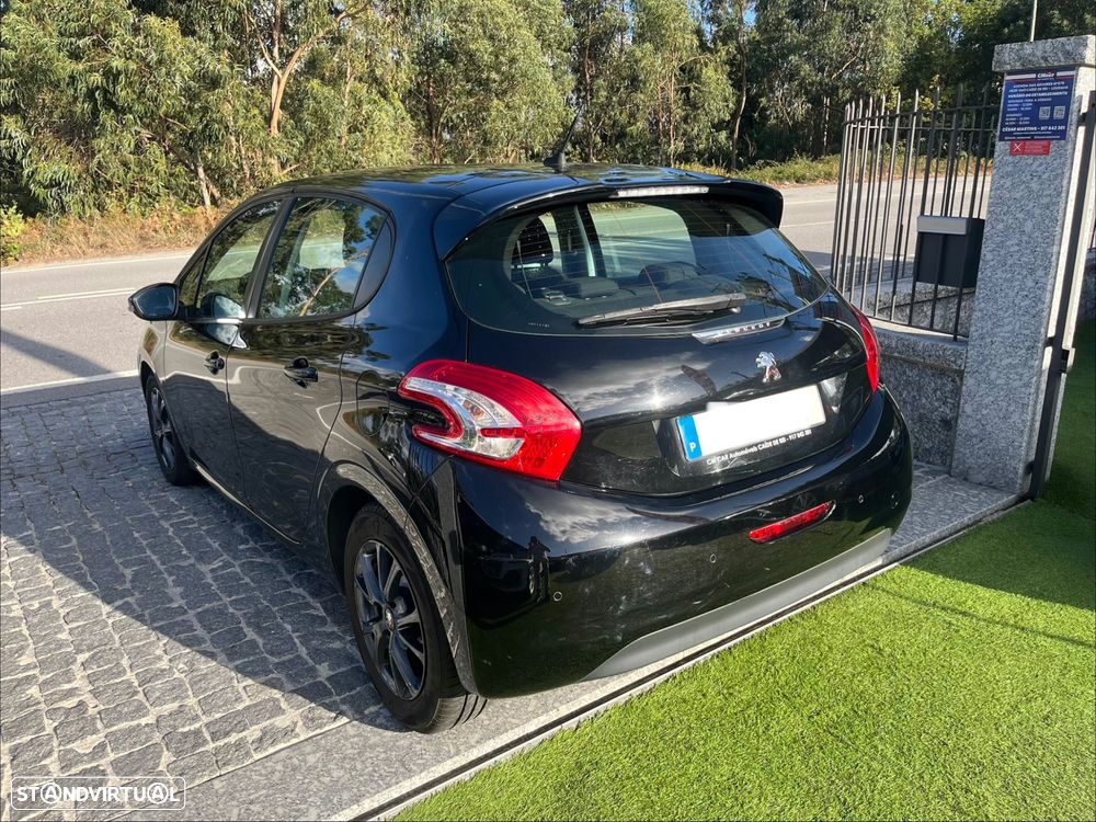 Peugeot 208 - 3
