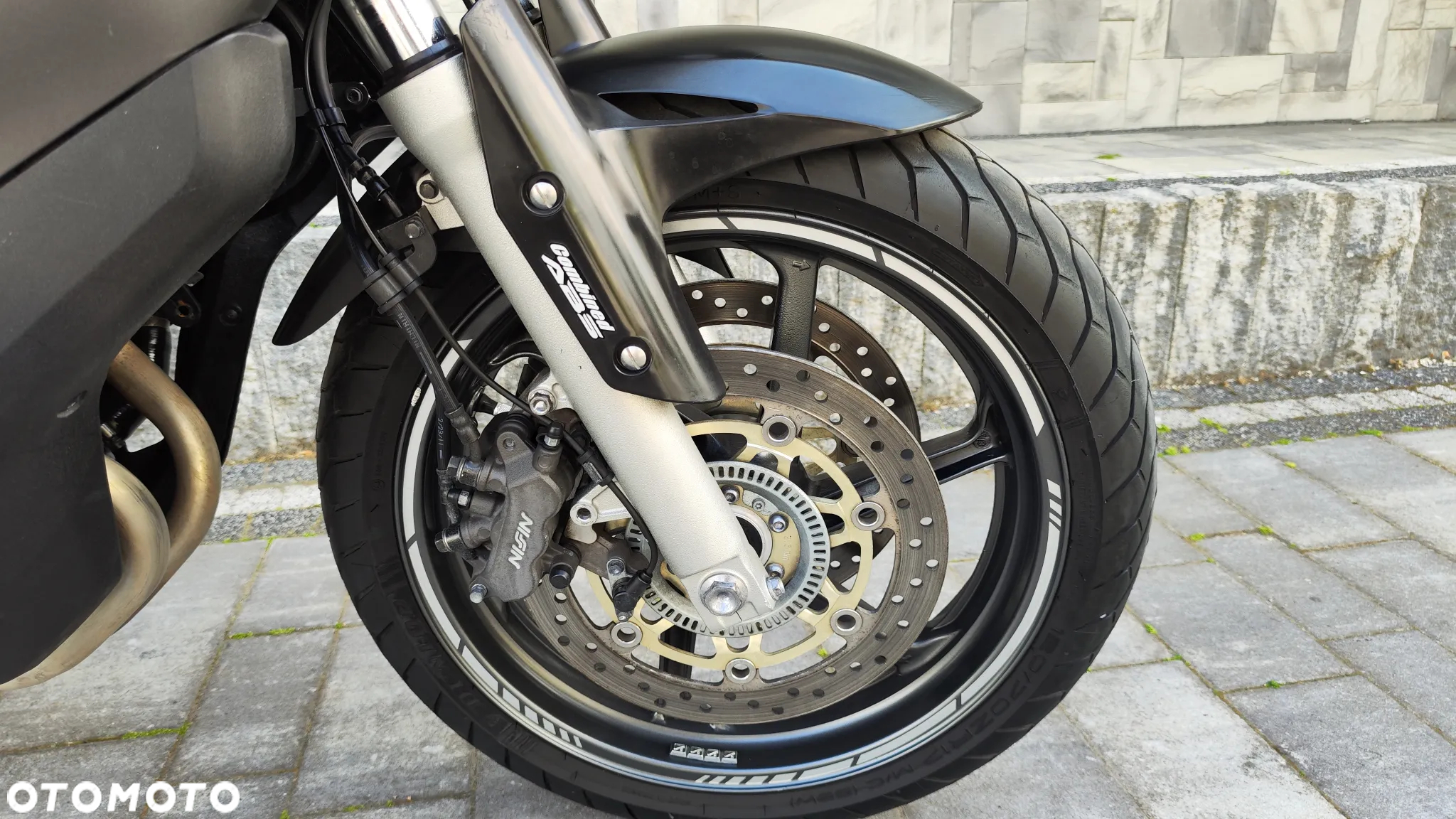Honda VFR - 25