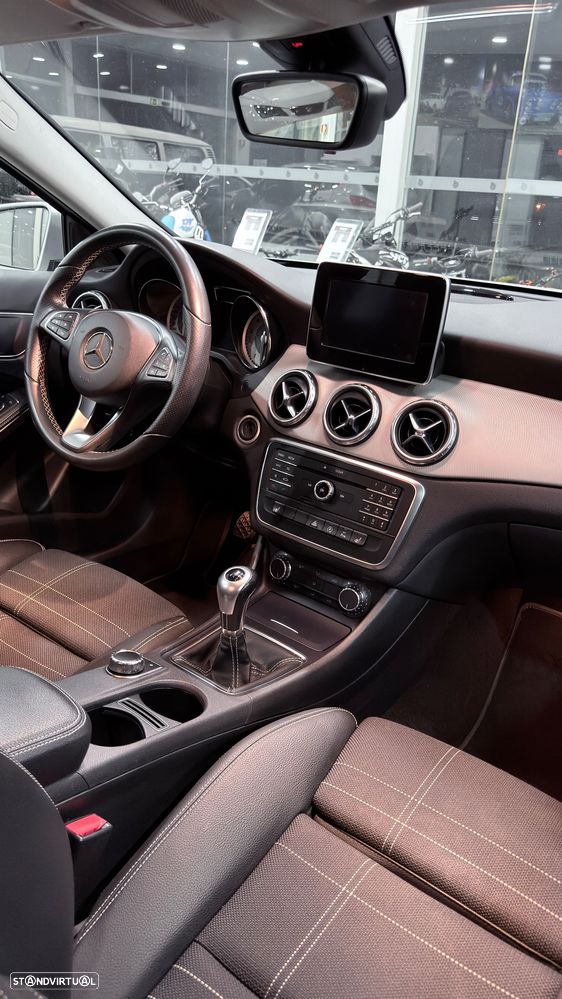 Mercedes-Benz GLA 200 AMG Line - 14
