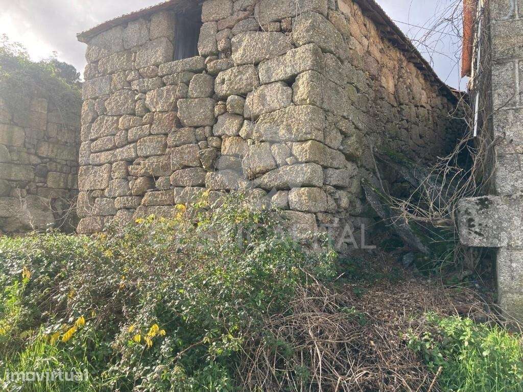 Moradia em Pedra para Recuperar com Terreno em Paredes de Viadores - Grande imagem: 5/21
