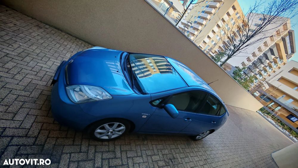 Toyota Prius (Hybrid) - 8