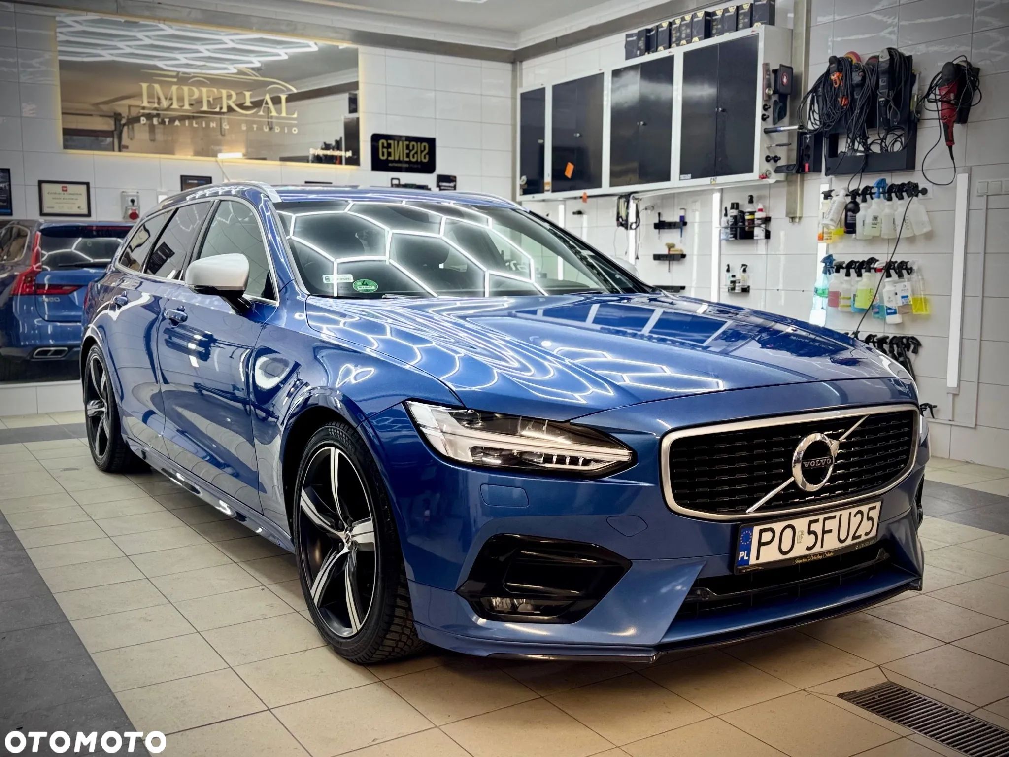 Volvo V90 D5 AWD R-Design - 1