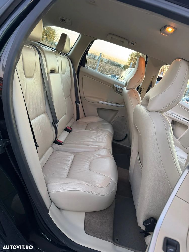 Volvo XC 60 2.4D AWD Aut. Momentum - 13