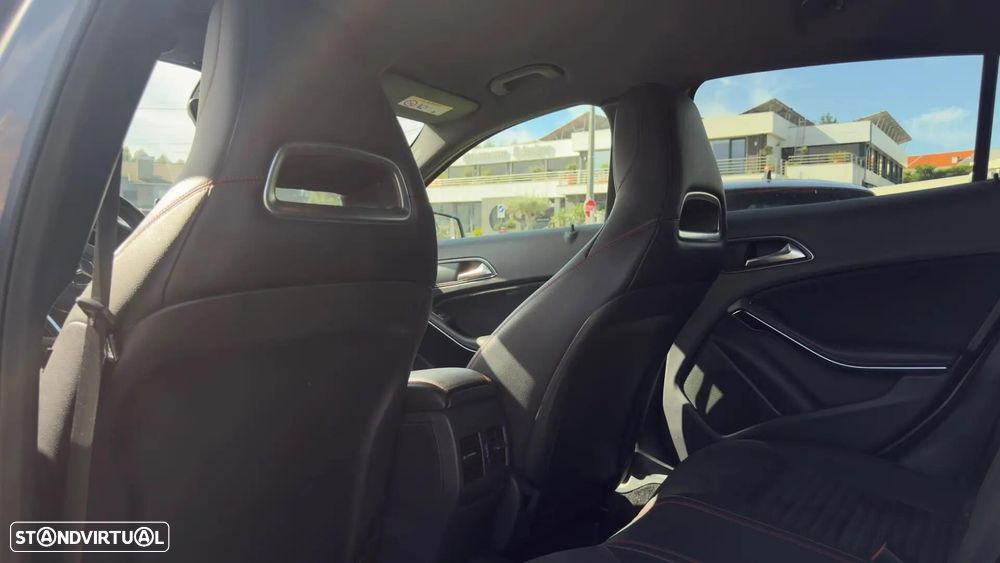 Mercedes-Benz GLA 200 d AMG Line - 13
