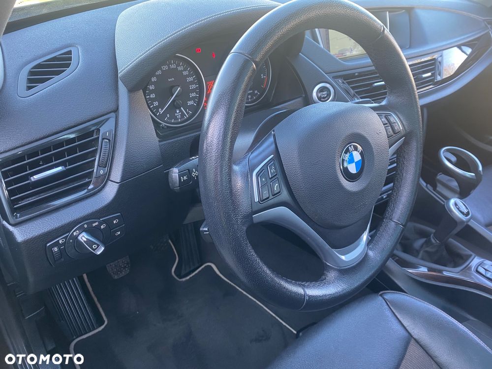 BMW X1 sDrive18d xLine - 22